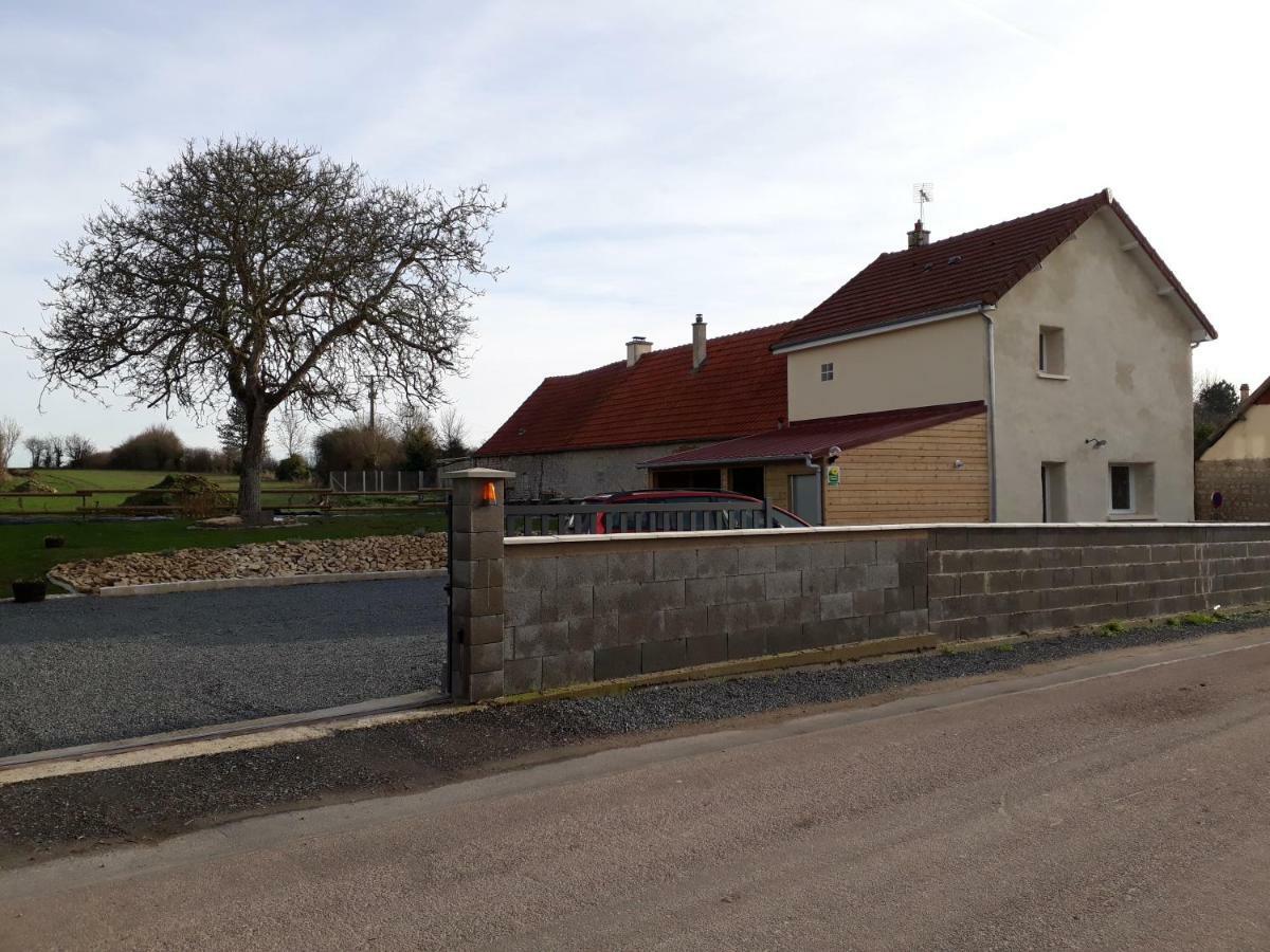 Gite " Le Vieux Noyer" Liesville-sur-Douve Eksteriør bilde