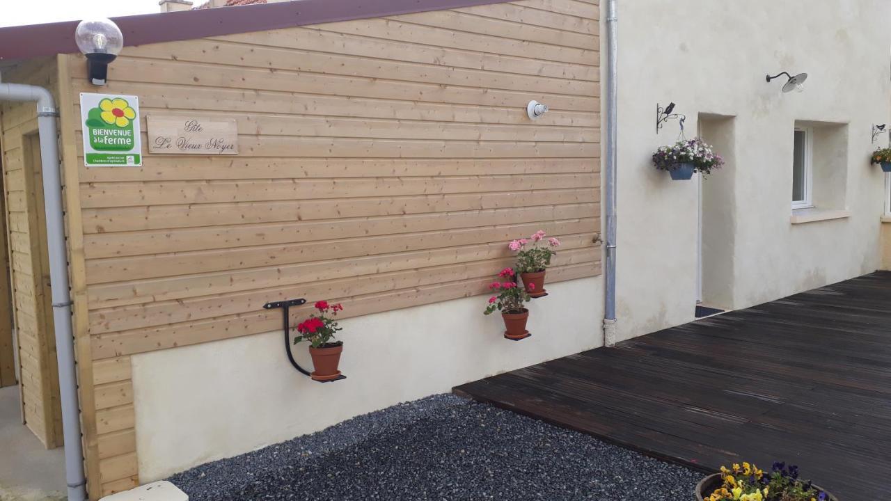 Gite " Le Vieux Noyer" Liesville-sur-Douve Eksteriør bilde