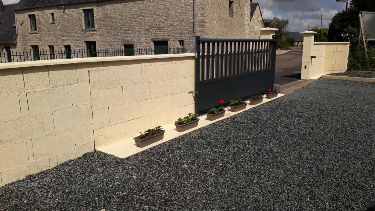 Gite " Le Vieux Noyer" Liesville-sur-Douve Eksteriør bilde