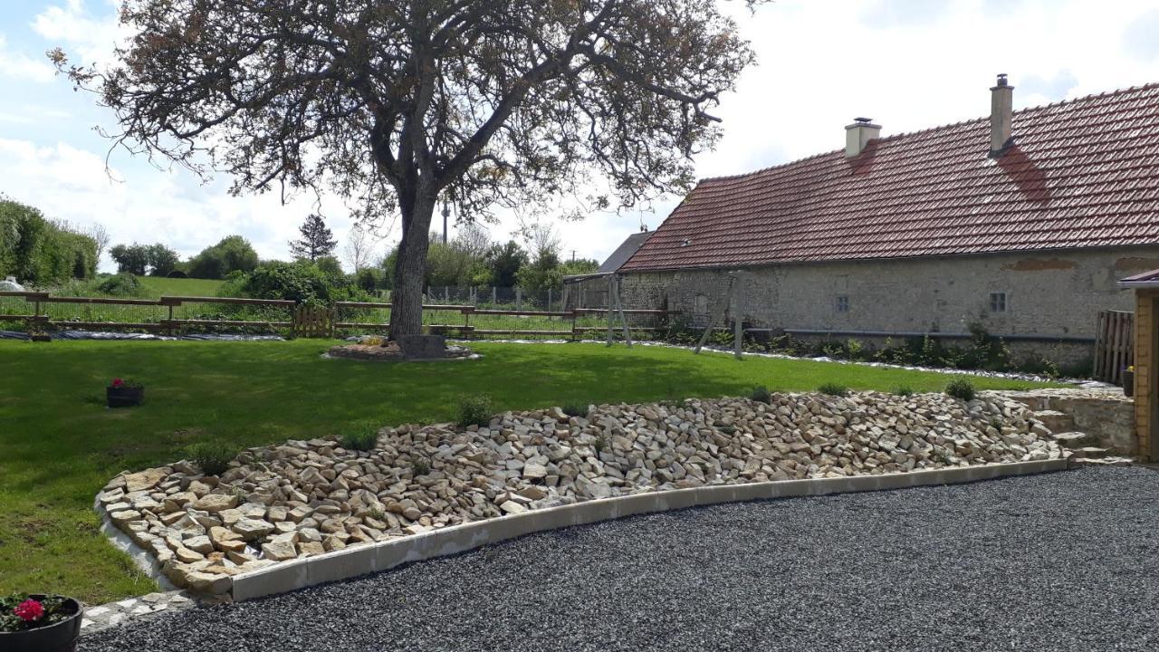 Gite " Le Vieux Noyer" Liesville-sur-Douve Eksteriør bilde